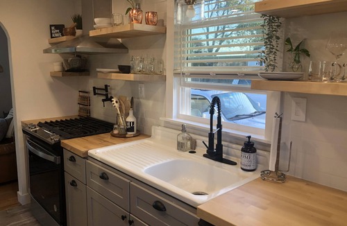 Onancock Cottage | SOUTHSIDE COTTAGE ~No Cleaning Fee~