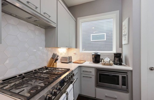 Edgehill Villa | Southside Extraordinaire - Walk To Gulch - Lux 4br