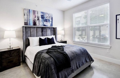 King William Apartment | Southtown Modern | Pool | Netflix | Coffee + Tea