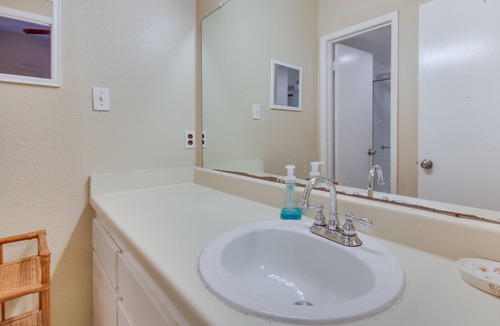 Greater Fondren Southwest Apartment | Southwest Houston Apartment w/Pool Access!