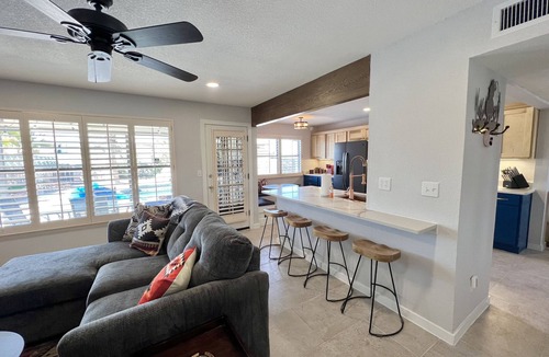 Biggs Field House | Southwest Retreat -Close to Shopping, Restaurants, I-10, POOL!