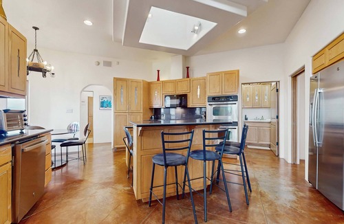 Ranchos De Taos House | Southwest Stunner | Hot Tub & Sauna | Game Room
