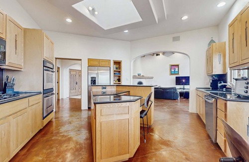Ranchos De Taos House | Southwest Stunner | Hot Tub & Sauna | Game Room