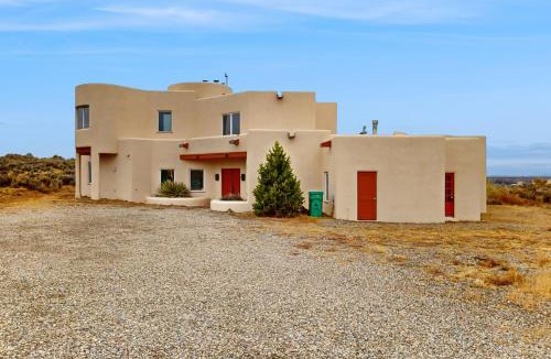 Ranchos De Taos House | Southwest Stunner
