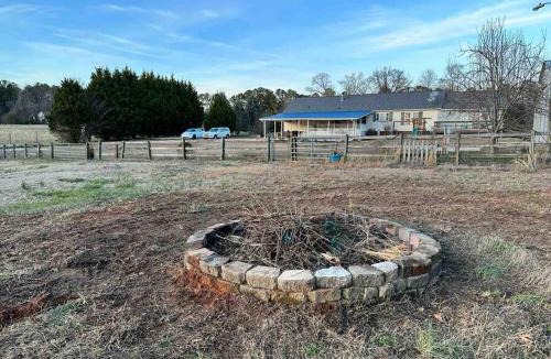 Kipling House | Sovereign Cottage - Farm Land/Hot Tub/Outdoor Area
