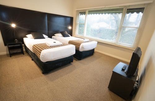 Golden Point Hotel | Sovereign Park Motor Inn