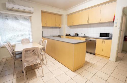 Golden Point Hotel | Sovereign Park Motor Inn