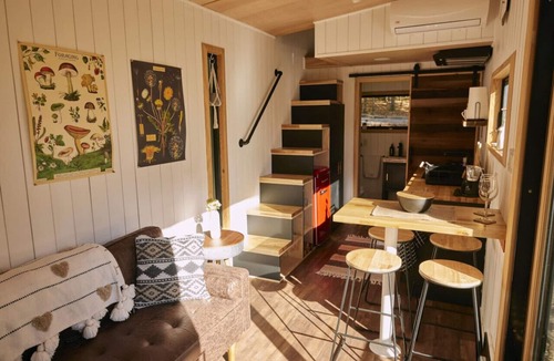 Cambridge House | Sowilo Retreat All-Inclusive Maple House