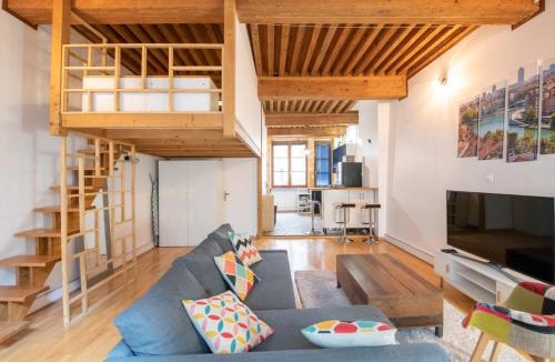 Old Lyon Apartment | Soyeux - Superbe canut quai de Saône