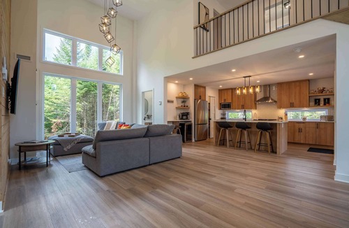 Lac-Swell Ski Chalet | Spa, Foosball, Pool table, Game Room | Le Kouzy