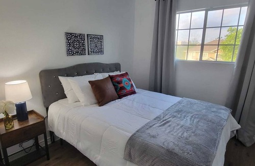 Medical Center District House | SP2 - Private Backyard - Free Driveway Parking- In-unit washer and Dryer