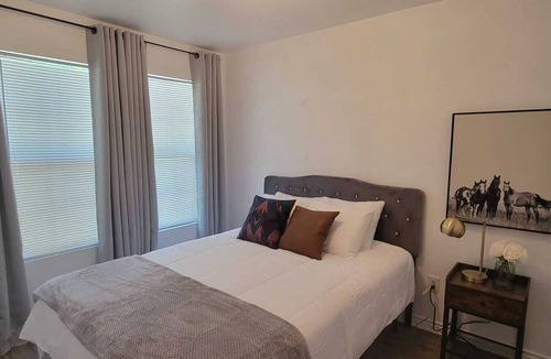 Medical Center District House | SP2 - Private Backyard - Free Driveway Parking- In-unit washer and Dryer