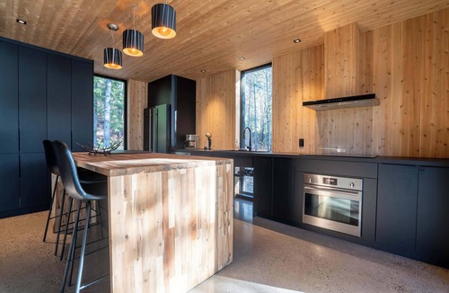 Saint-Alphonse-Rodriguez Ski Chalet | Spa and Escape by the Water | Loveshack