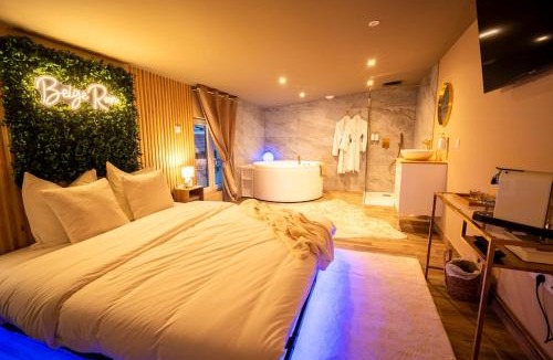 Berstett Apartment | Spa beige room