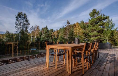 Notre-Dame-de-la-Merci Ski Chalet | Spa, Billiards & Lake Ouareau Front Le Roselin