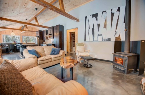 Blue Sea Ski Chalet | Spa by Lake Edja | Chalet Yellow Mellow