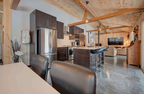 Blue Sea Ski Chalet | Spa by Lake Edja | Chalet Yellow Mellow