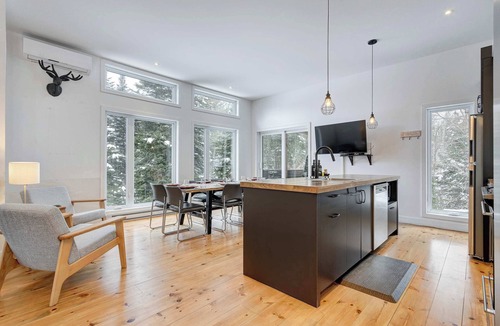 Sainte-Emelie-de-L'Energie Ski Chalet | Spa & Lake Access | Cariboo