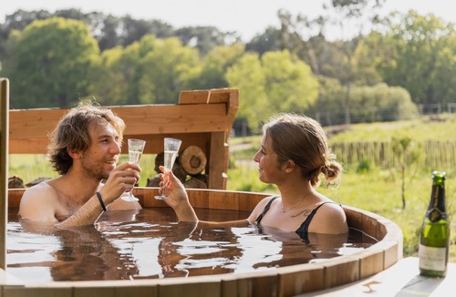 Ploemel Ski Chalet | Spa cabin