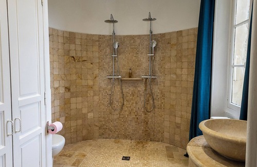 Nyons Bed & Breakfast | Spa Chateau La Tour