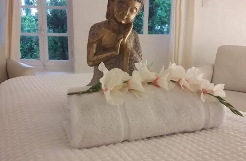 Nyons Bed & Breakfast | Spa Chateau La Tour