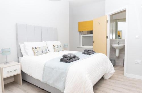 Cheltenham Apartment | Spa Court