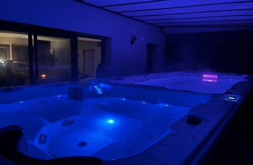 Severac-le-Chateau Villa | spa de nage et jacuzzi à Séverac d'Aveyron