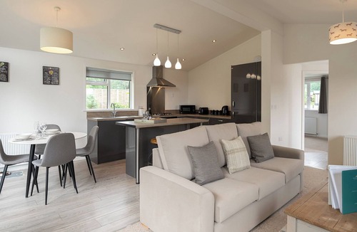 Raywell Ski Chalet | Spa Dreamaway (Pet Garden)