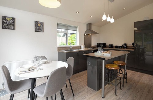 Raywell Ski Chalet | Spa Dreamaway (Pet Garden)