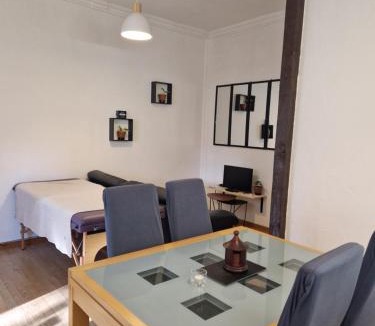 Saint-Pargoire Apartment | Spa et lit baldaquin