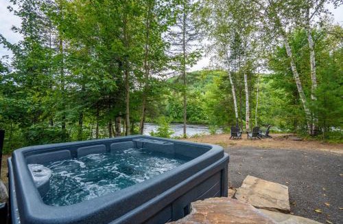 Saint-Alexis-des-Monts Ski Chalet | Spa et River - Le Grand-Pic
