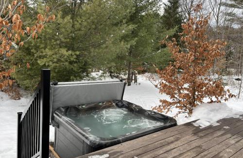 Rawdon Ski Chalet | Spa et Waterfront - Cachette du Petit Lac