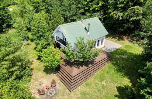 Rawdon Ski Chalet | Spa et Waterfront - Cachette du Petit Lac