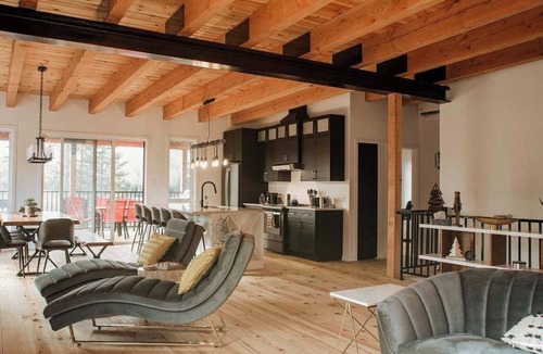 Les Collines-de-l'Outaouais Regional County Municipality Ski Chalet | Spa, Firepit & Nature | Chalet de la Colonie