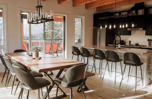 Les Collines-de-l'Outaouais Regional County Municipality Ski Chalet | Spa, Firepit & Nature | Chalet de la Colonie