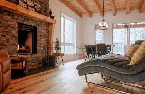 Val-des-Monts Ski Chalet | Spa Firepit & Nature - Chalet de la Colonie
