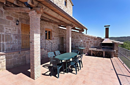 La Baronia de Rialb Cottage | Spa& Heated swimming pool, field FOOTBALL and PADDLE, air-conditioning, WIFI.