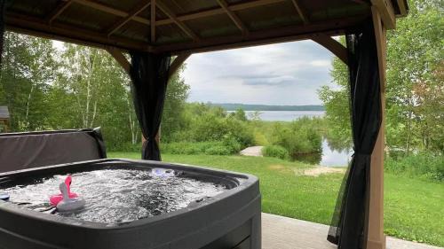 Jonquiere Ski Chalet | Spa & Kenogami Lake - Chalet le Rustik