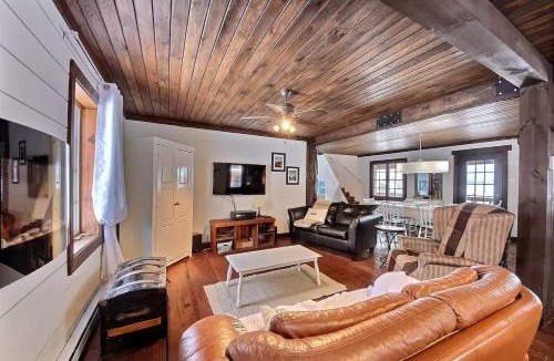 Jonquiere Ski Chalet | Spa & Kenogami Lake - Chalet le Rustik