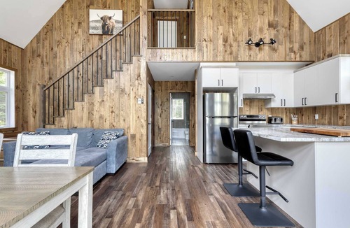 Saint-Michel-des-Saints Ski Chalet | Spa, Lakeside & Adventure | Nature Chic