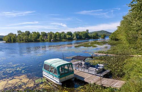 Saint-Remi-de-Tingwick Ski Chalet | Spa & Lake Access - Le Chic Shack des 3 lacs