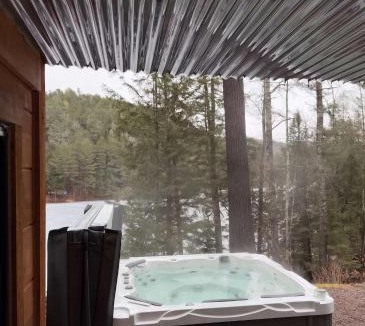 Lac-du-Cerf Ski Chalet | Spa & Lake Access - Nature Grand Lac-du-Cerf