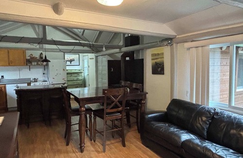 Frampton Ski Chalet | Spa, Lake & Miller Zoo | Oppy Shack