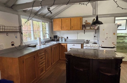Frampton Ski Chalet | Spa, Lake & Miller Zoo | Oppy Shack
