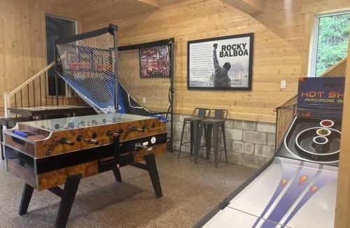 Frampton Ski Chalet | Spa Lake & Miller Zoo - Oppy Shack