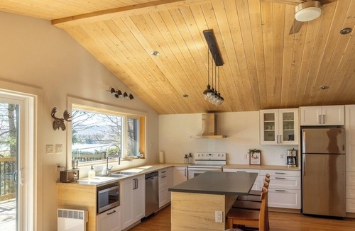 Stratford Ski Chalet | Spa & Lake ✨ Mountain view + starry sky | Chalet Bulles et cie
