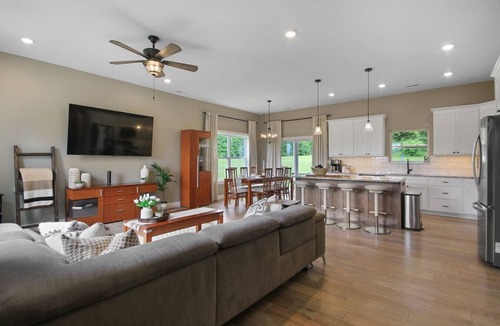 Columbia House | Spa Like Retreat in Columbia
