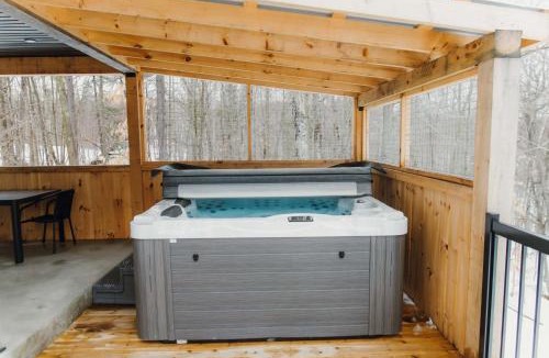 Chertsey Ski Chalet | Spa & Lili Lake - Le Borea
