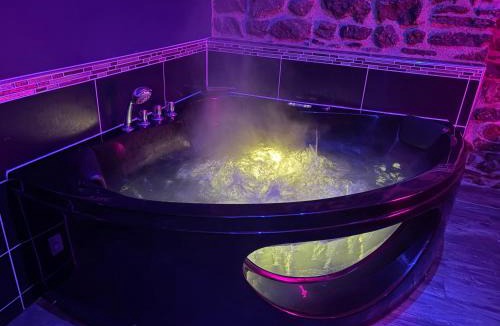 Donges Apartment | Spa love room
