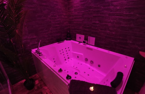 Chartres Apartment | SPA/Love room/Hammam & Bubbles/Nuits-Chartraines